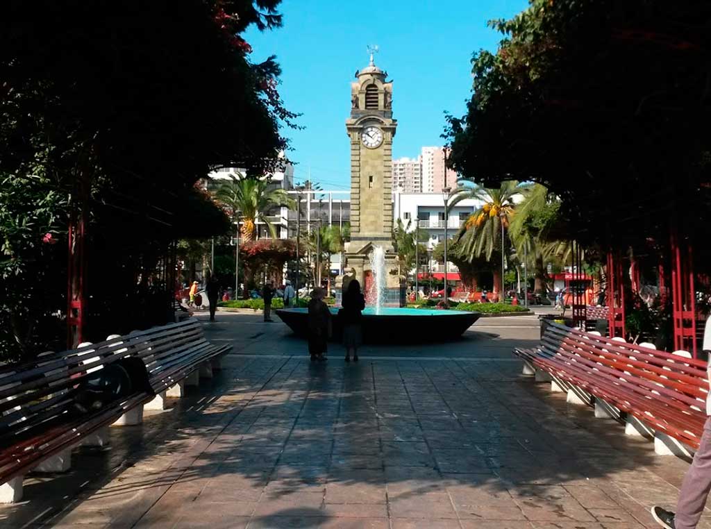 Torre-Reloj De La Plaza Colón